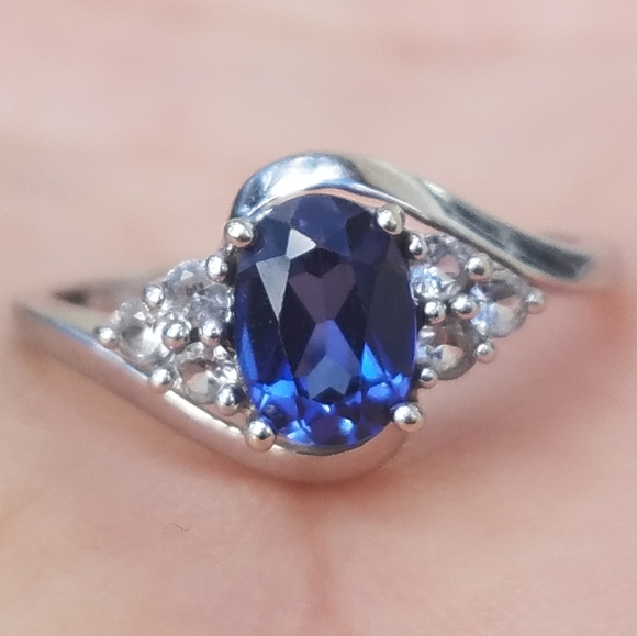 Jewelry - 10k Solid White Gold Blue Oval Sapphire Ring